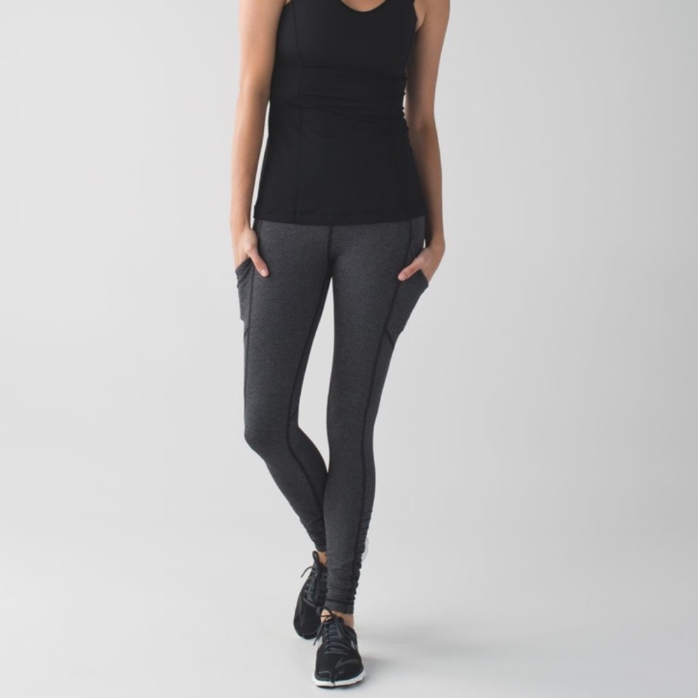 Lululemon Speed Tight Herringbone Black Heathered Black size 6
